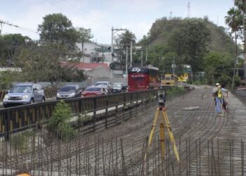 Autoridades supervisan el progreso del puente de Germania, una obra clave para la movilidad de la capital