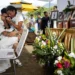 «No es nada fácil», un venezolano despide a su madre, su esposa, dos hijas y su sobrino