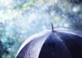 ¡A sacar el paraguas! Onda tropical y vaguada provocarán lluvias este sábado en sectores de Honduras