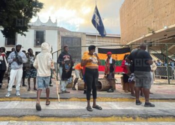 ¡Blindado el Congreso! Garífunas protestan contra ley de tierras y “privatización” de la ENEE