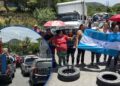 ¡Caos vial! Bloquean la carretera a Olancho por el despido de vigilantes en un centro educativo