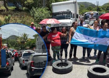 ¡Caos vial! Bloquean la carretera a Olancho por el despido de vigilantes en un centro educativo