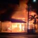 ¡Lamentable! Pavoroso incendio arrasó negocio de comida en Puerto Cortés
