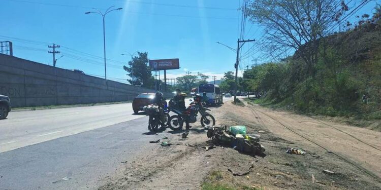 ¡Más tragedias en moto! Joven perece arrollado por volqueta en San Pedro Sula