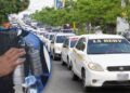 ¡Por cualquier cosa! Bien “acompañados” se movilizan taxistas que protestan en El Progreso