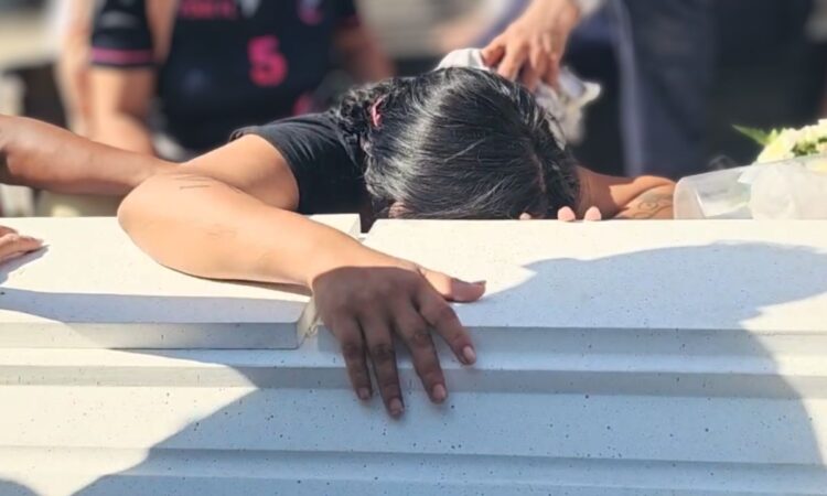 ¡Solo el dolor queda! Entre desgarradoras escenas despiden a las seis víctimas del incendio que enlutó a San Pedro Sula