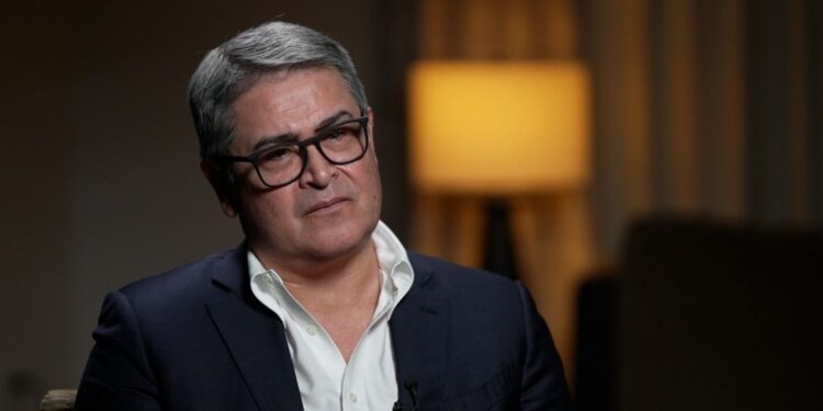 ¡Volverá confiado! JOH asegura que enfrentará la justicia hondureña sin perder su libertad
