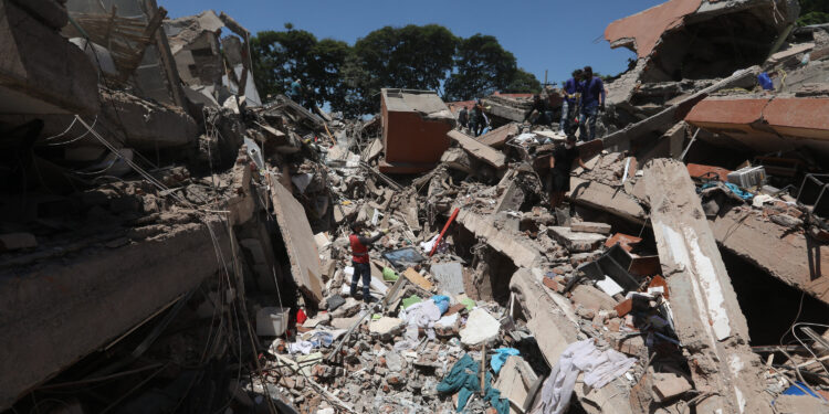 Colombia eleva a 319 el número de fallecidos por el terremoto de magnitud 7.4