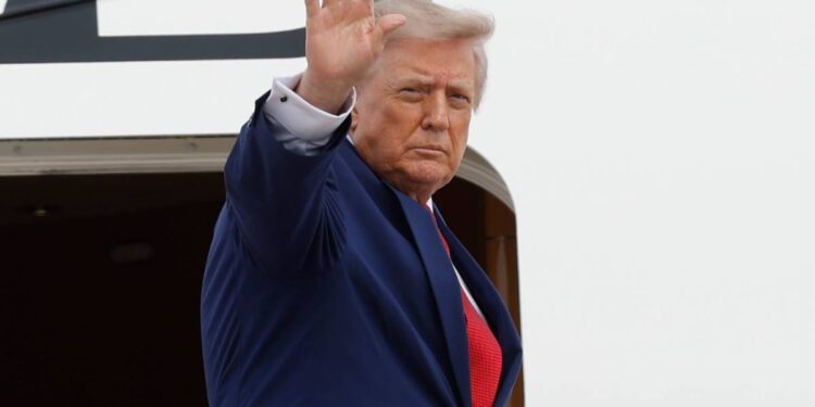 Trump retira fondos federales para procedimientos de transición de género en menores