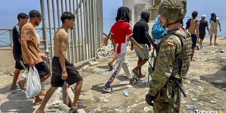 La súplica de dos amigas separadas por la frontera de Ceuta: “quédate en España. No vuelvas”