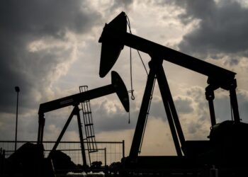 El petróleo volvió a caer: cedió 2.15% y cerró debajo de USD 90 ante el aumento del suministro desde Medio Oriente