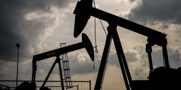 El petróleo volvió a caer: cedió 2.15% y cerró debajo de USD 90 ante el aumento del suministro desde Medio Oriente