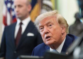 Trump suspende por tres días los aranceles de 50% a Canadá tras anunciar un acuerdo con Mark Carney