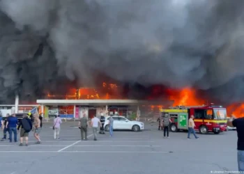 Al menos 15 muertos y 130 heridos en un ataque ruso contra un centro comercial en Ucrania