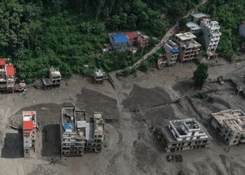 Tragedia en Nepal: Al menos 157 muertos y cientos de turistas desaparecidos tras devastadora inundación repentina