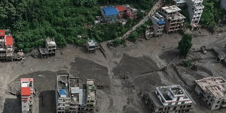 Tragedia en Nepal: Al menos 157 muertos y cientos de turistas desaparecidos tras devastadora inundación repentina