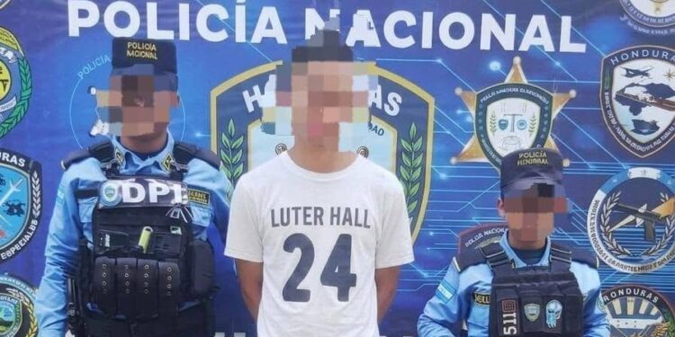 Capturan aun cipote de 17 años en posesión de potente fusil de uso prohibido en Protección