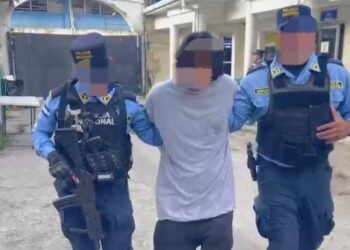 Capturan en inspección de rutina a hombre con orden de captura pendiente por homicidio