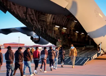 Estados Unidos busca localizar en el extranjero a migrantes deportados para cobrarles multas