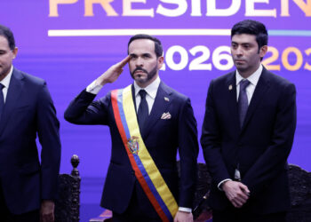 De la Espriella abandona su acto de investidura para dirigirse a una guarnición militar