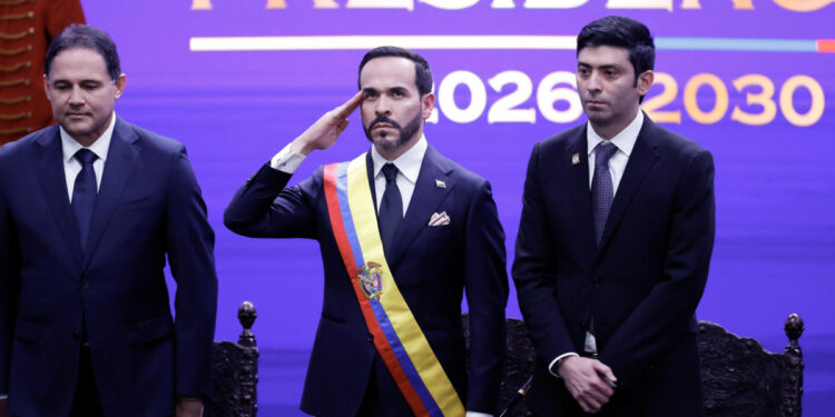 De la Espriella abandona su acto de investidura para dirigirse a una guarnición militar