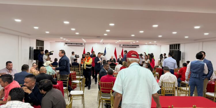 Alcaldes, diputados y autoridades del PLH afinan contrapropuesta energética