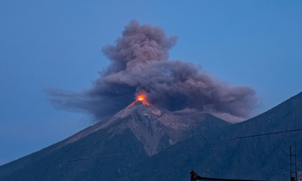 Alerta naranja por erupción del Volcán de Fuego