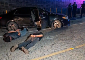 Amarrados como garrobos, supuestos asaltantes que intentaron darse a la fuga | Móvil Emergencia SPS