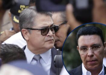 “Aspra miente”, señala JOH a su llegada a la audiencia inicial