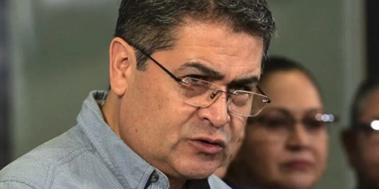 Audiencia para JOH continuará el 18 de agosto; la Fiscalía presentó 48 medios de prueba y la PGR un video