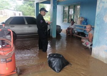Lluvias en Costa Rica dejan a 1,314 personas en albergues y obligan a enviar ayuda por helicóptero a comunidades indígenas