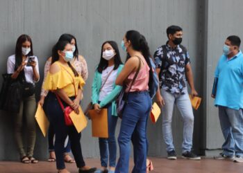 Más de 117,000 mujeres buscan empleo en Honduras mientras aumenta la brecha laboral