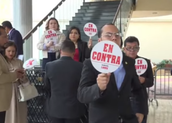 ¡Rebelión en el Congreso! Diputados de Libre salen a protestar “en contra” de las reformas energéticas