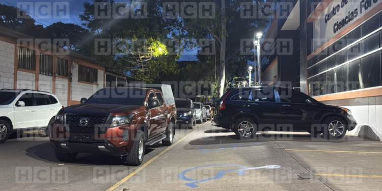 ¡Investigan extraña muerte! Mujer de 56 años aparece sin vida en su vivienda con aparentes signos de violencia