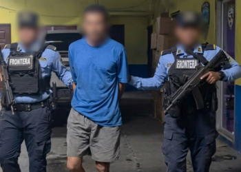Capturan a presunto distribuidor de droga durante retén policial en Omoa, Cortés