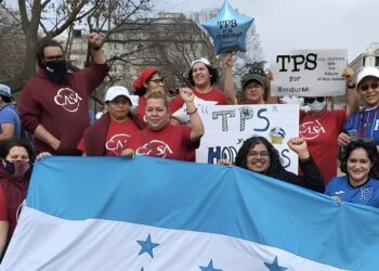 Honduras prepara el retorno de migrantes tras cancelación de TPS y pide a Estados Unidos una transición