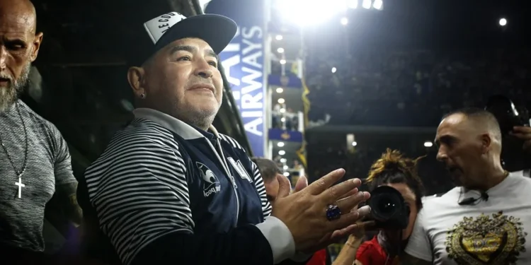 Diego Maradona tenía «signos de una insuficiencia cardíaca» días antes de morir, según un perito