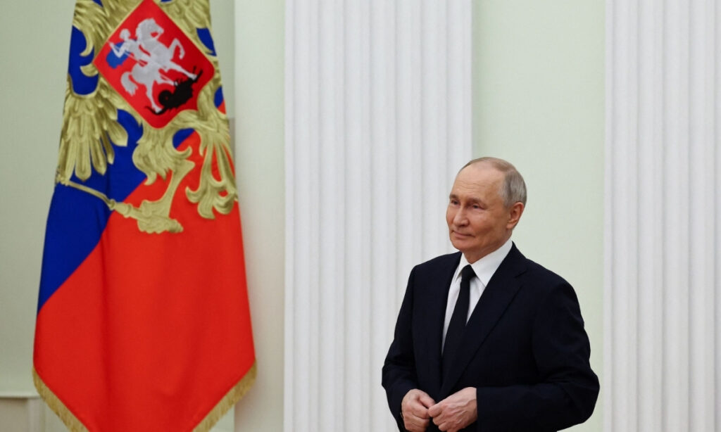 Director de la CIA advierte a Rusia