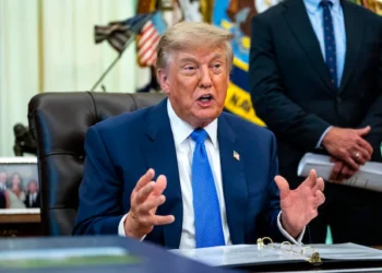 Donald Trump anuncia un “Día D económico” y advierte sanciones masivas a países que auxilien a Irán