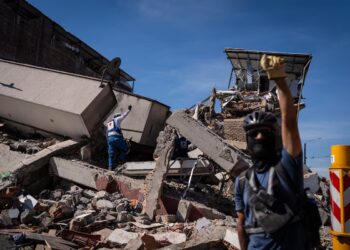 Aumenta a 294 el número de muertos y a 320 el de desaparecidos por el terremoto en Colombia