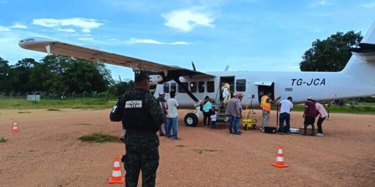 Refuerzan vigilancia militar en el aeropuerto de Puerto Lempira