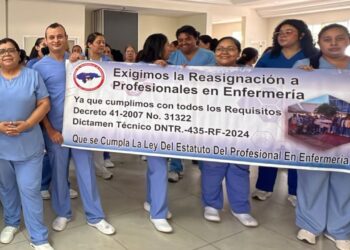 ¡Con diversas demandas! En huelga permanecen enfermeras profesionales exigiendo audiencia con “Papi”