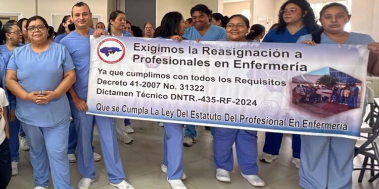 ¡Con diversas demandas! En huelga permanecen enfermeras profesionales exigiendo audiencia con “Papi”
