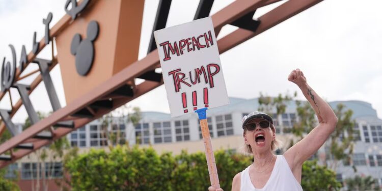 Disney y ABC News llevan a la FCC a tribunales por presuntas represalias contra sus críticas a Trump