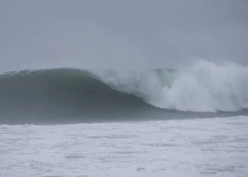 Lala se convierte en huracán y se aproxima a Hawái con riesgo de tocar tierra este sábado