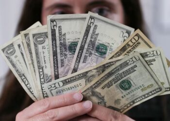 Honduras lidera el crecimiento de las remesas en el Triángulo Norte con un alza de 12.3% en el semestre según organismo internacional
