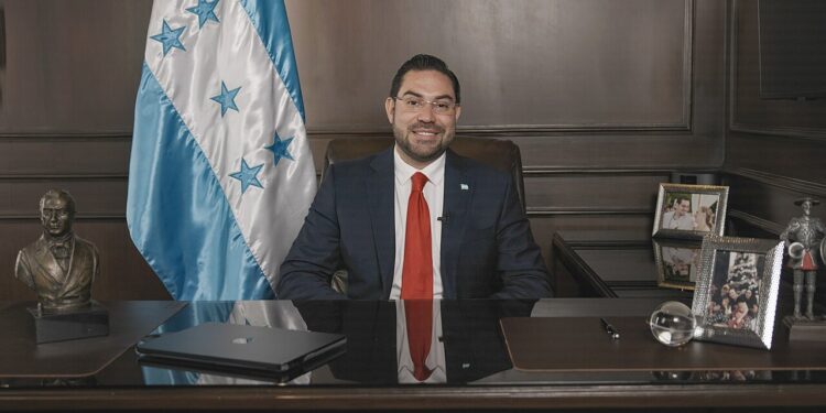 Jorge Cálix descarta beneficiar a térmicos y renovables en contrapropuesta para la ENEE: “¡Dejen de joder al pueblo!”