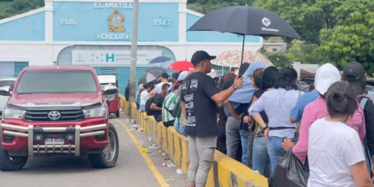 Honduras recibió más de 15,500 visitantes salvadoreños durante la Semana Agostina