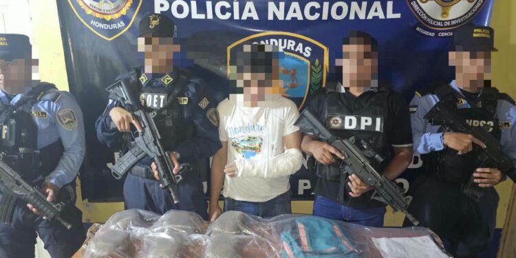 Caen con marihuana, arma y motocicleta nicaragüense presunto integrante de la banda “Los Nikson”