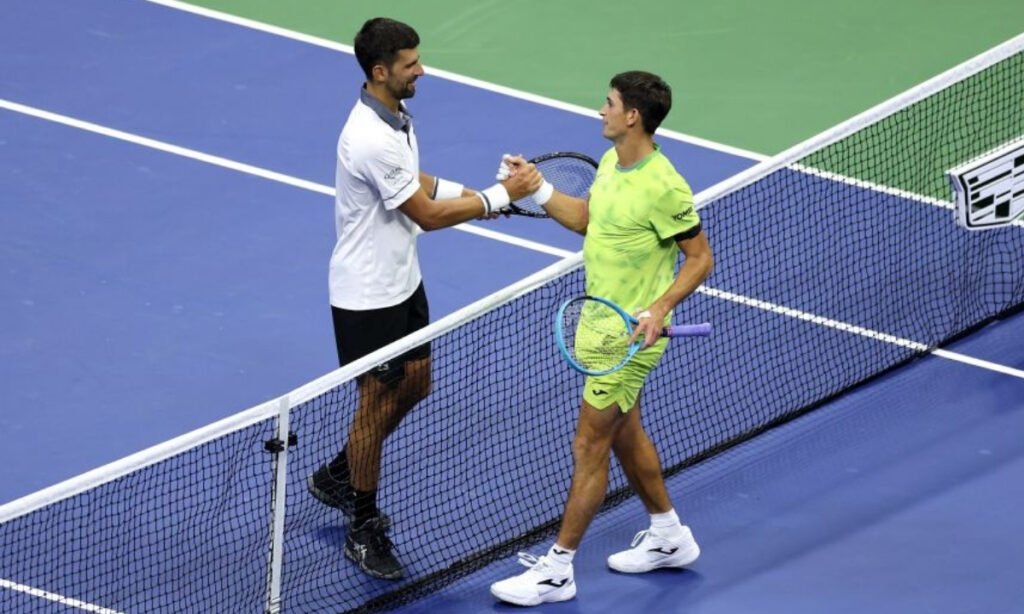Mariano Navone elimina a Novak Djokovic